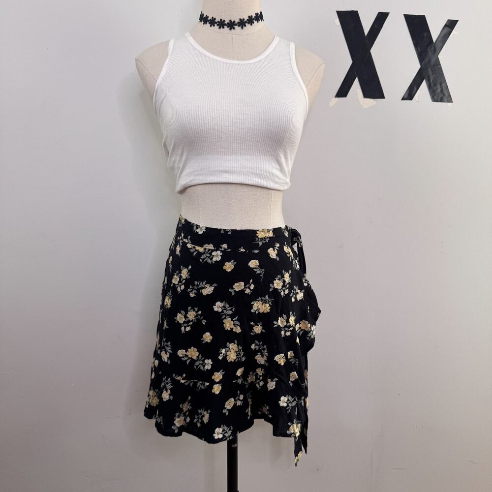 Y2K Hollister Black Floral Mini Skort Faux Wrap High Waist Skirt Indie Grunge M
